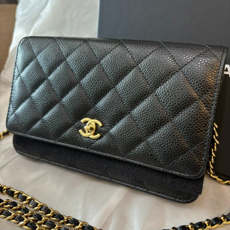 CHANEL 黑金書包釦WOC鏈包(芯片款)-1