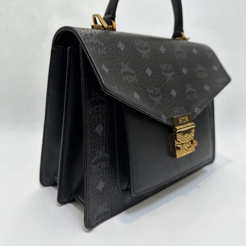 MCM 黑牛皮滿版logo雙層手提斜背包-1