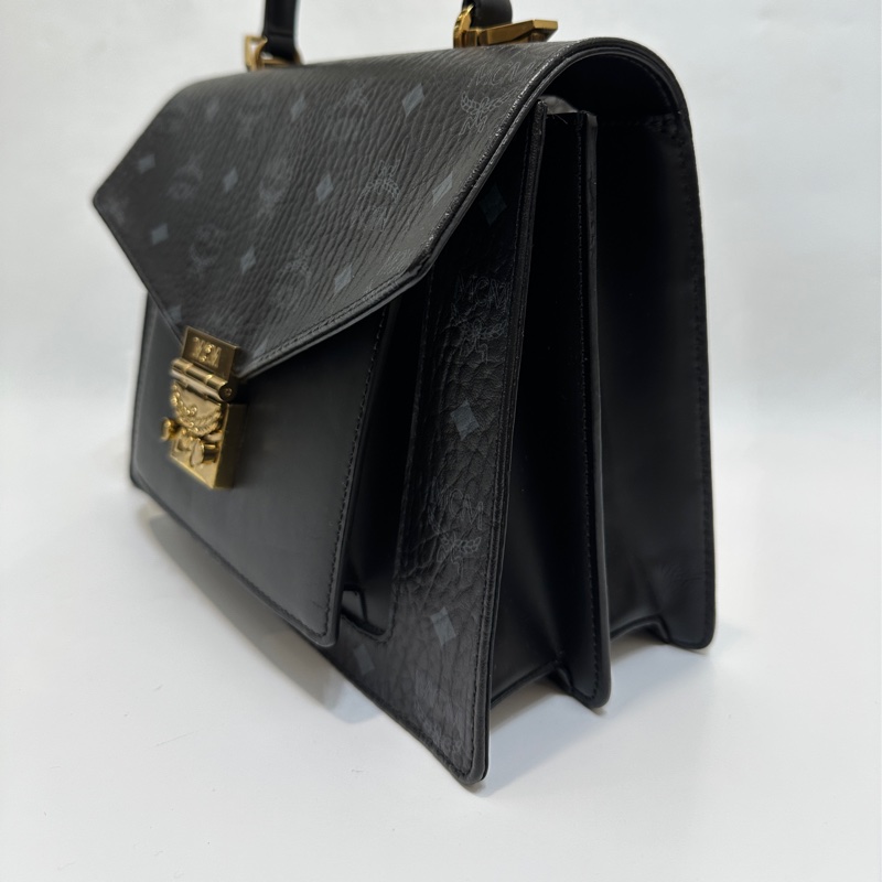 MCM 黑牛皮滿版logo雙層手提斜背包-2