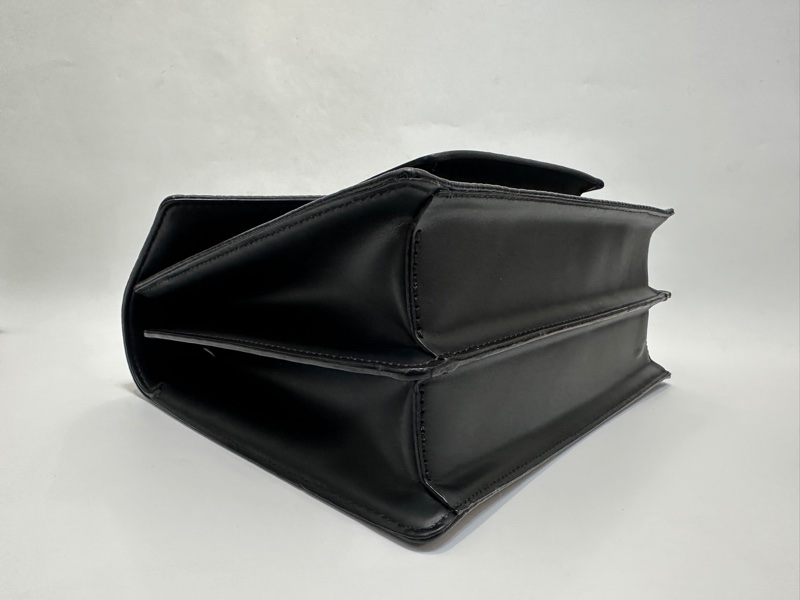 MCM 黑牛皮滿版logo雙層手提斜背包-4