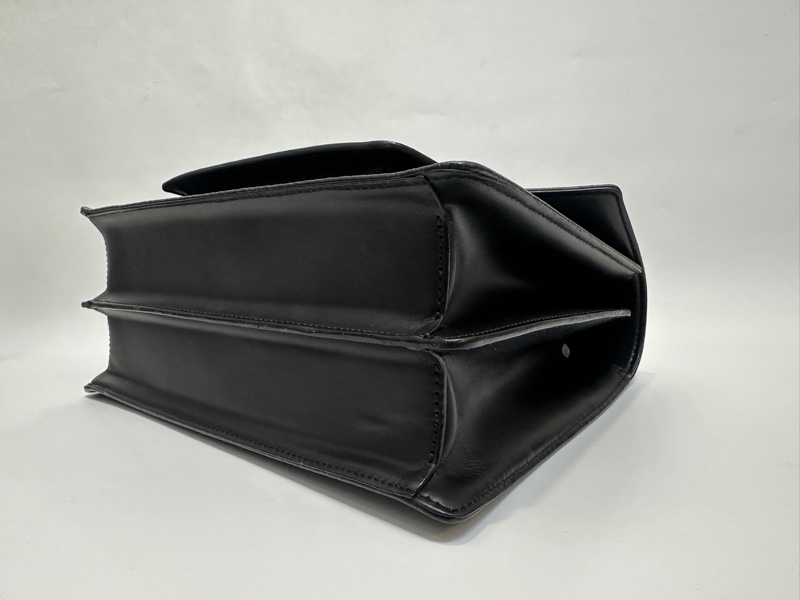 MCM 黑牛皮滿版logo雙層手提斜背包-5