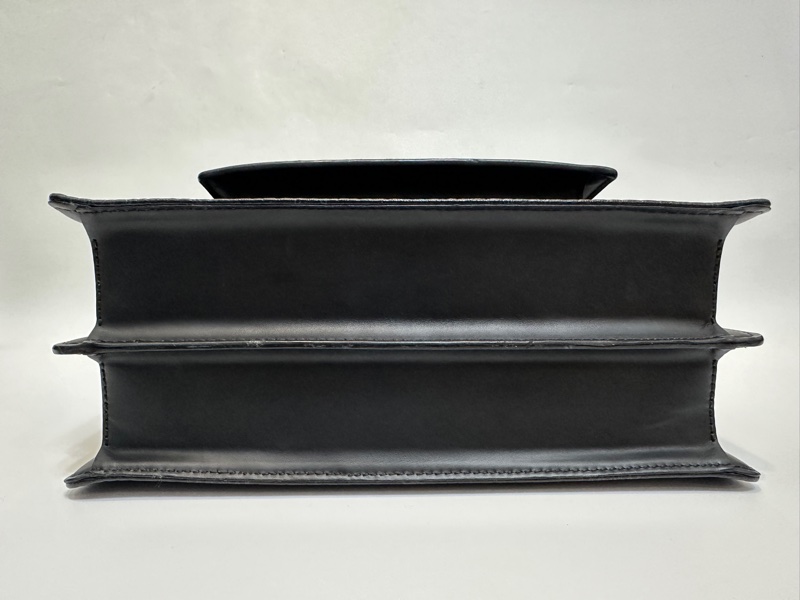 MCM 黑牛皮滿版logo雙層手提斜背包-6