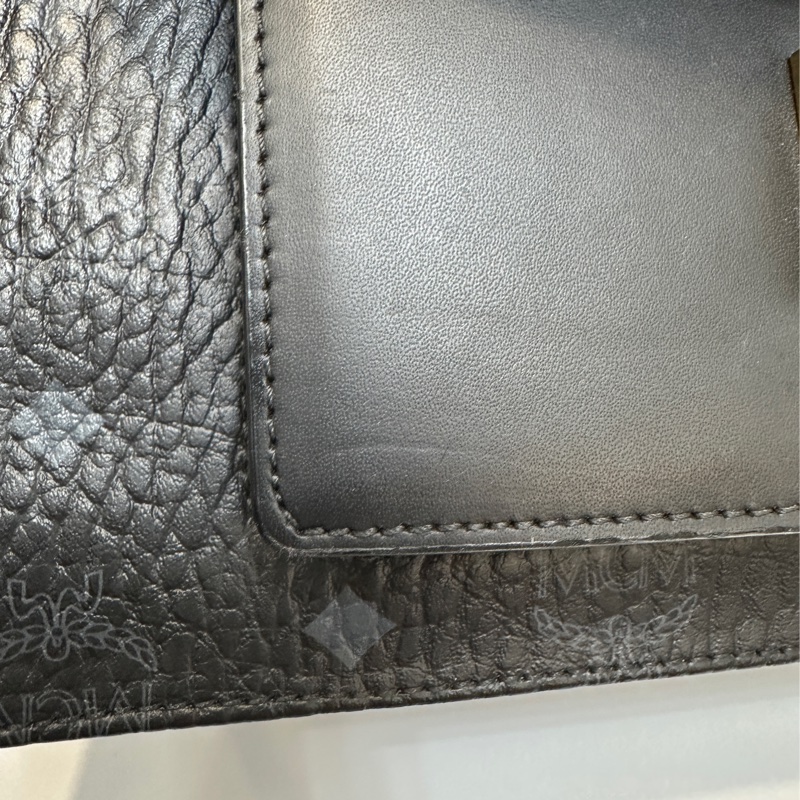 MCM 黑牛皮滿版logo雙層手提斜背包-10