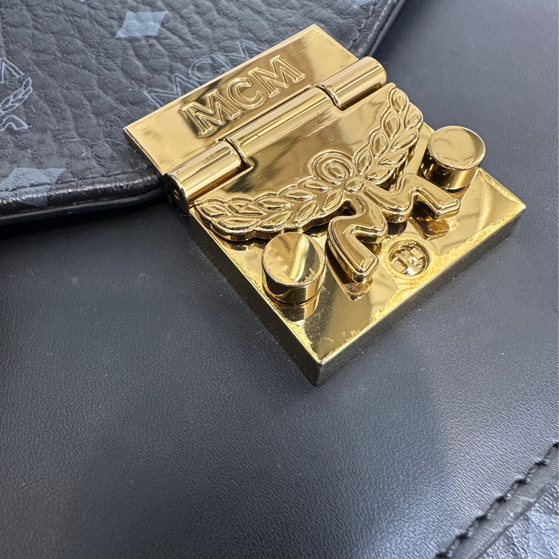 MCM 黑牛皮滿版logo雙層手提斜背包-15