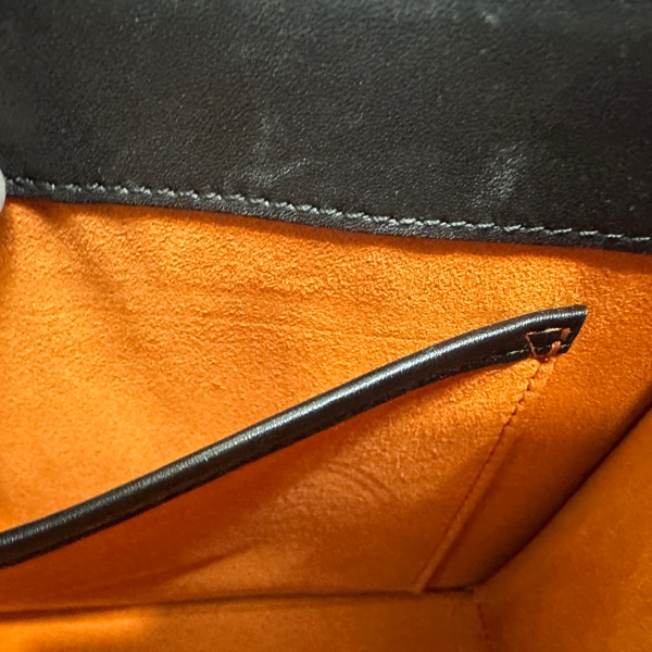 MCM 黑牛皮滿版logo雙層手提斜背包-16