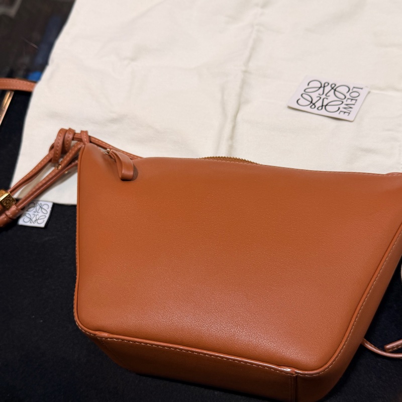 LOEWE mini Hammock Hobo 肩背斜背經典小牛皮包 焦糖色-2