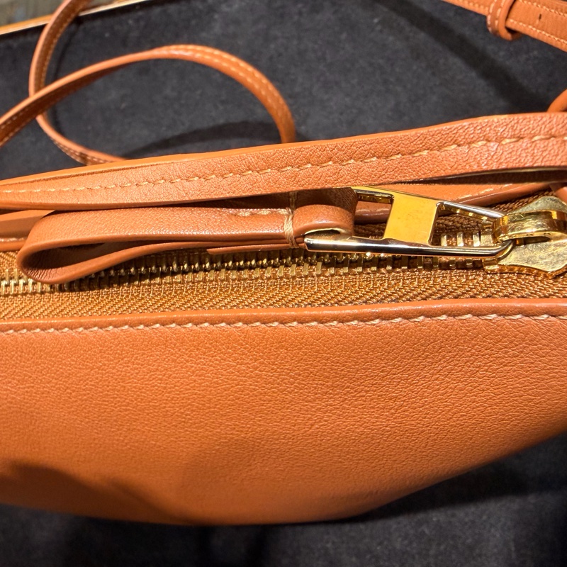 LOEWE mini Hammock Hobo 肩背斜背經典小牛皮包 焦糖色-4