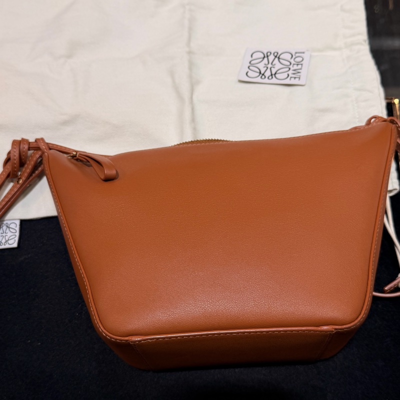LOEWE mini Hammock Hobo 肩背斜背經典小牛皮包 焦糖色-8