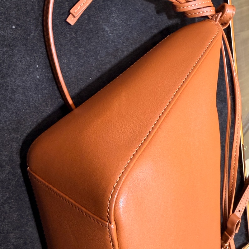 LOEWE mini Hammock Hobo 肩背斜背經典小牛皮包 焦糖色-10