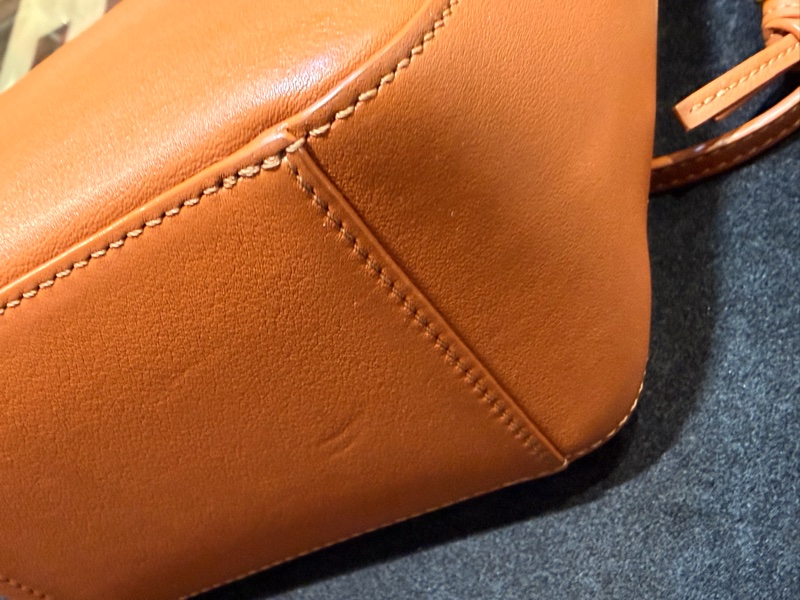 LOEWE mini Hammock Hobo 肩背斜背經典小牛皮包 焦糖色-12