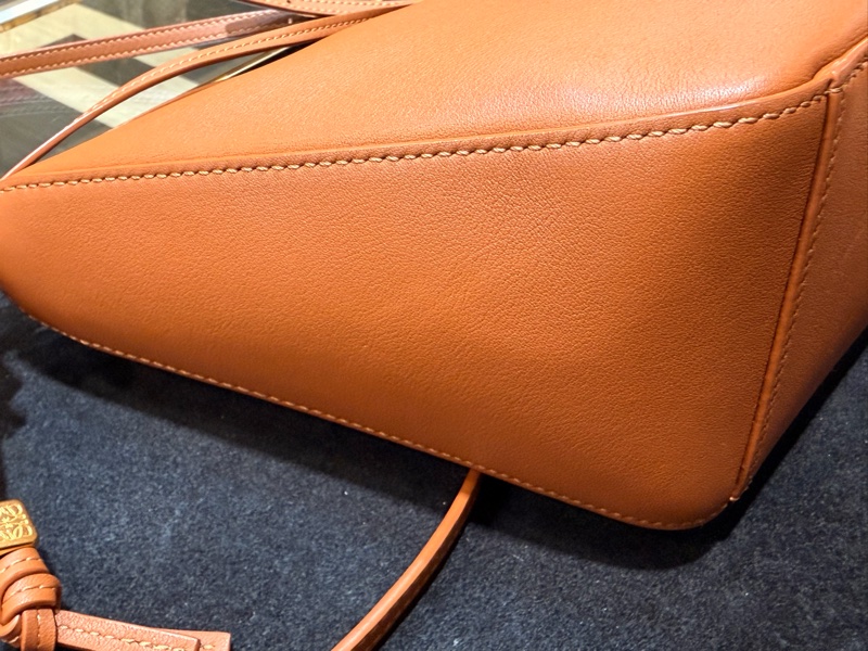 LOEWE mini Hammock Hobo 肩背斜背經典小牛皮包 焦糖色-13