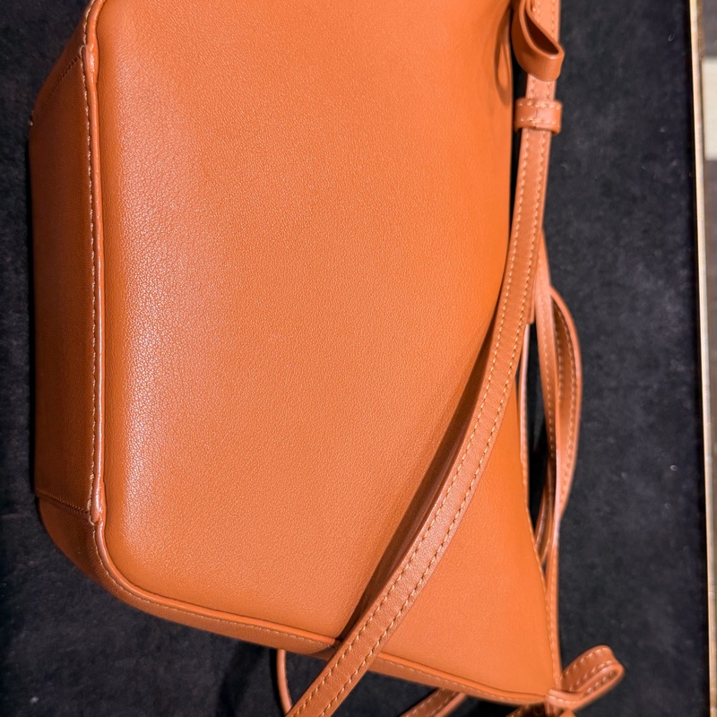 LOEWE mini Hammock Hobo 肩背斜背經典小牛皮包 焦糖色-17