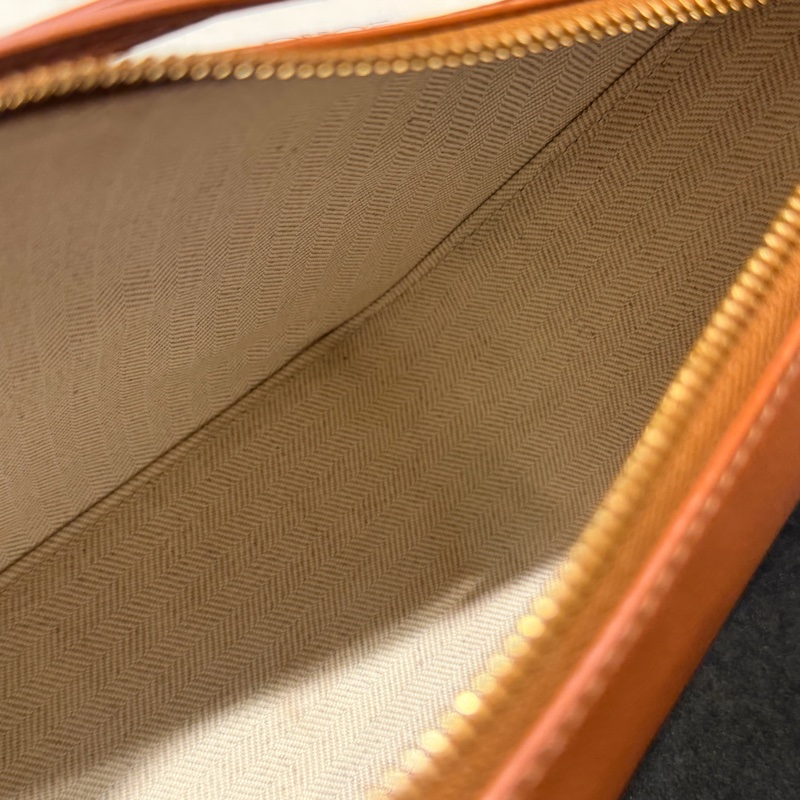 LOEWE mini Hammock Hobo 肩背斜背經典小牛皮包 焦糖色-18