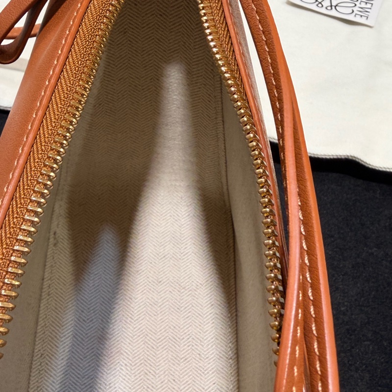 LOEWE mini Hammock Hobo 肩背斜背經典小牛皮包 焦糖色-20