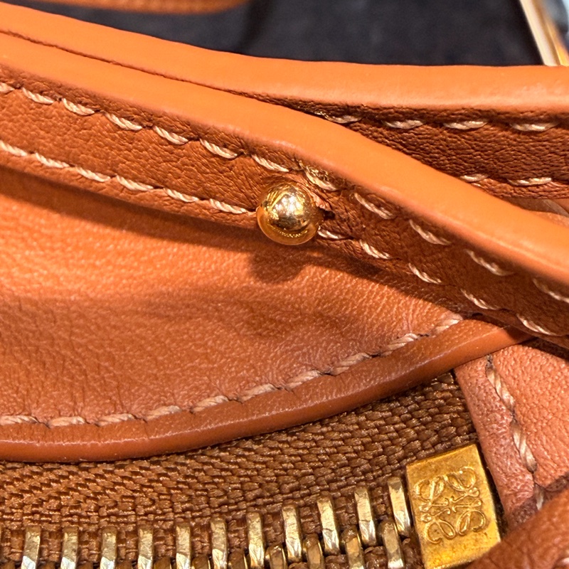 LOEWE mini Hammock Hobo 肩背斜背經典小牛皮包 焦糖色-24