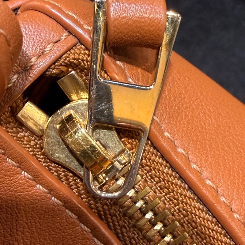 LOEWE mini Hammock Hobo 肩背斜背經典小牛皮包 焦糖色-37