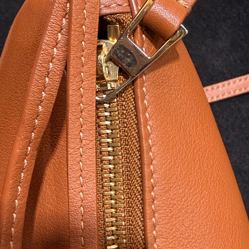 LOEWE mini Hammock Hobo 肩背斜背經典小牛皮包 焦糖色-38