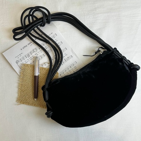 【赫蒂國際精品】Emporio Armani 亞曼尼 毛毛半月包 水餃包 vintage