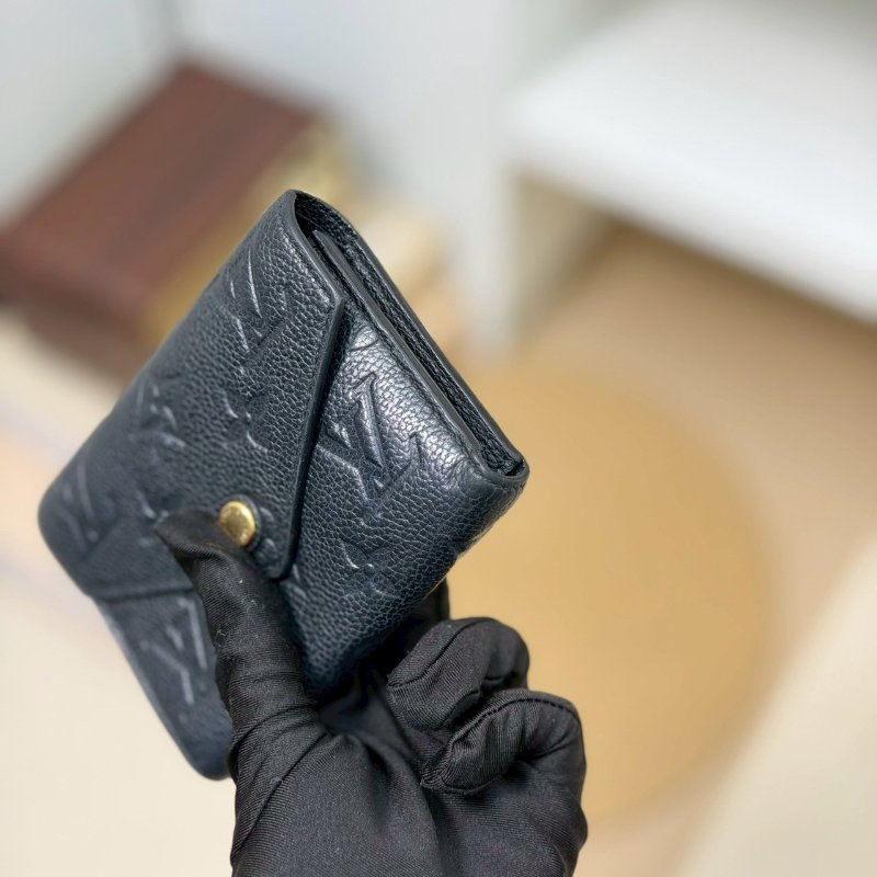 🏷LV 路易威登．Victorine 豆豆三折短夾 黑壓紋 M64060 芯片款-5