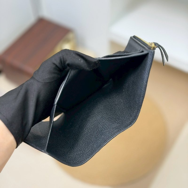 🏷LV 路易威登．Victorine 豆豆三折短夾 黑壓紋 M64060 芯片款-17