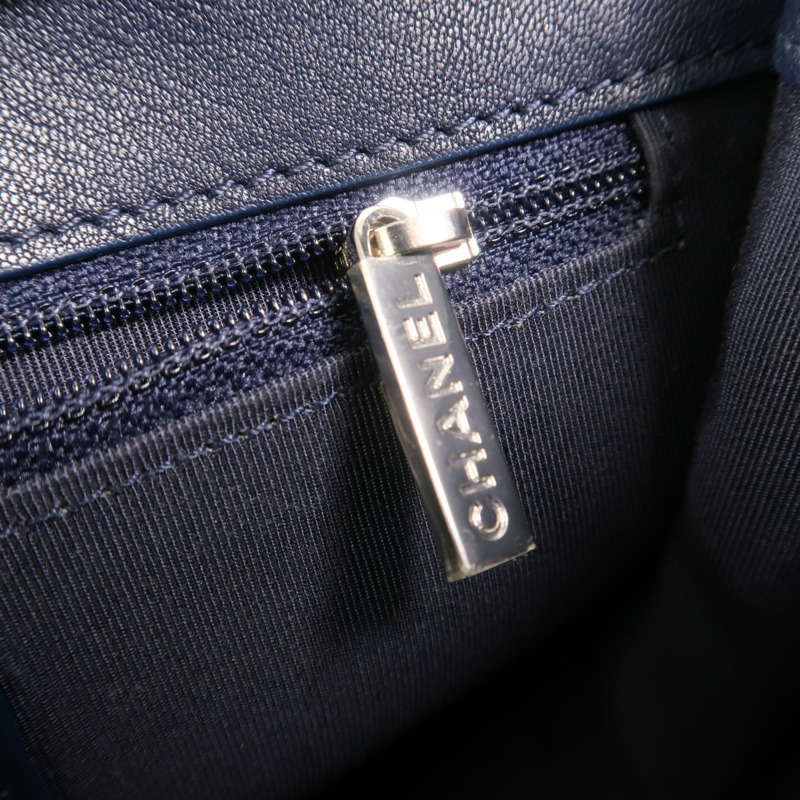 CHANEL 牛皮皮革Mini Urban Companion Flap Bag鏈帶肩背袋-16