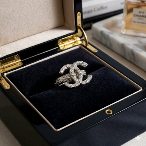 Chanel 15V Ring 淡金經典水鑽雙C戒指