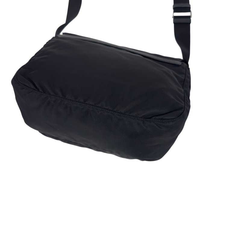 PRADA 三角標 斜揹袋-11