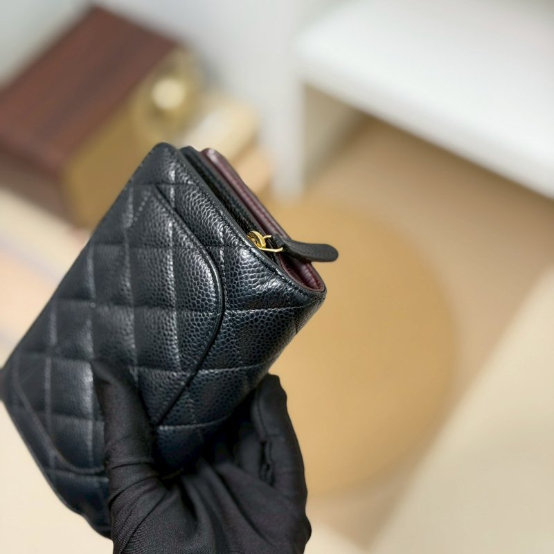 🏷Chanel 香奈兒．Coco 對開中夾-7