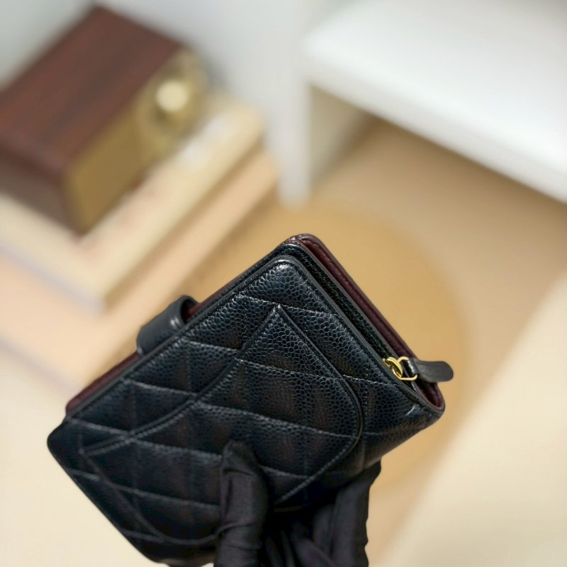 🏷Chanel 香奈兒．Coco 對開中夾-11
