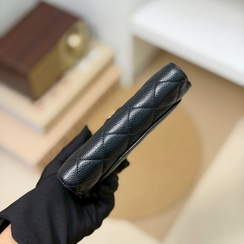 🏷Chanel 香奈兒．Coco 對開中夾-12