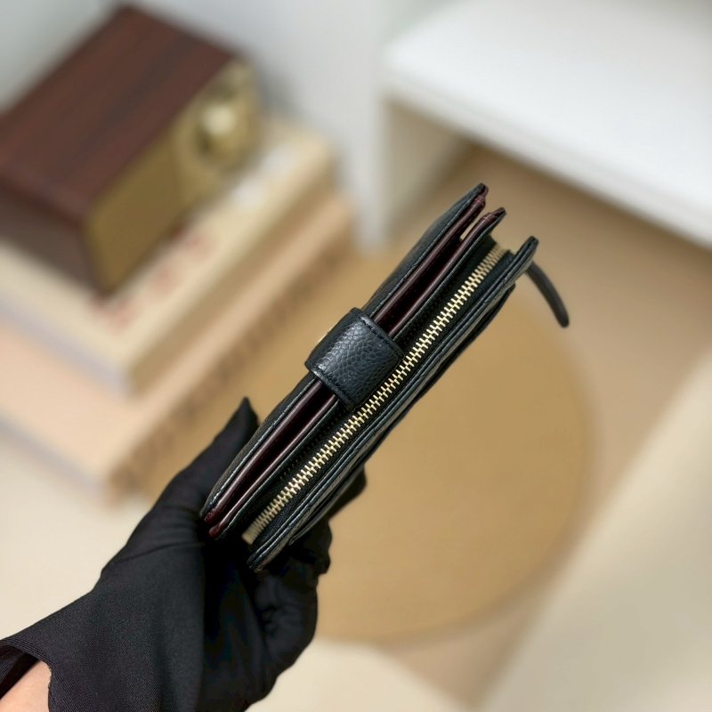 🏷Chanel 香奈兒．Coco 對開中夾-13