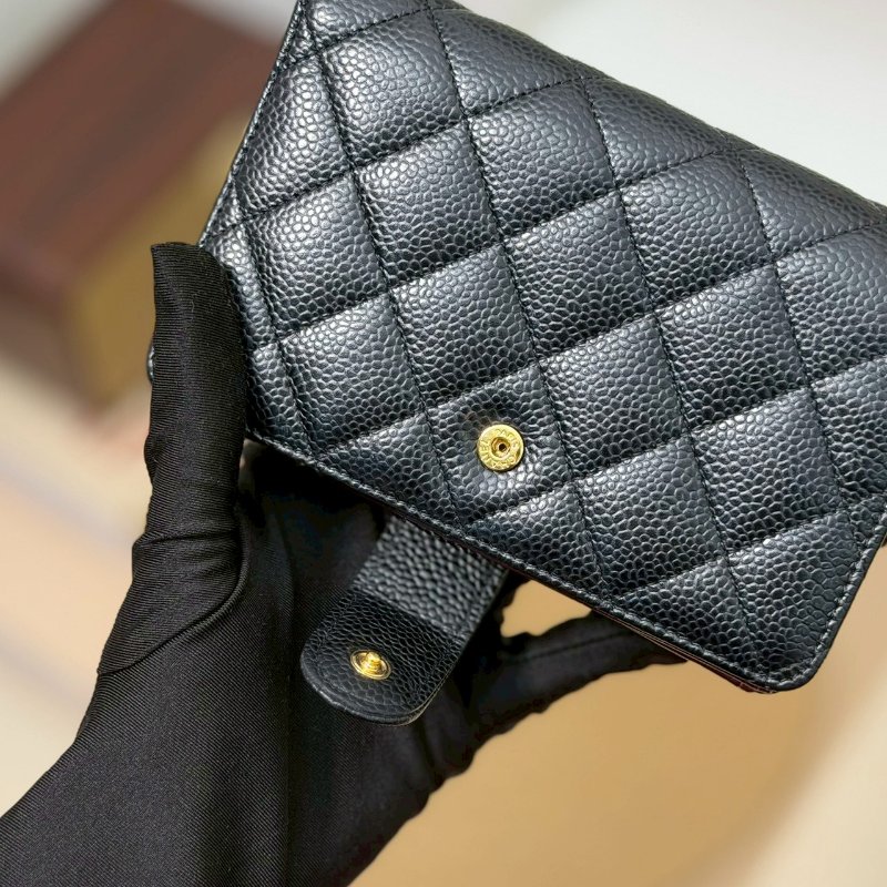 🏷Chanel 香奈兒．Coco 對開中夾-15