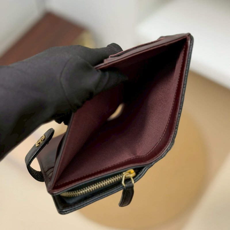 🏷Chanel 香奈兒．Coco 對開中夾-17