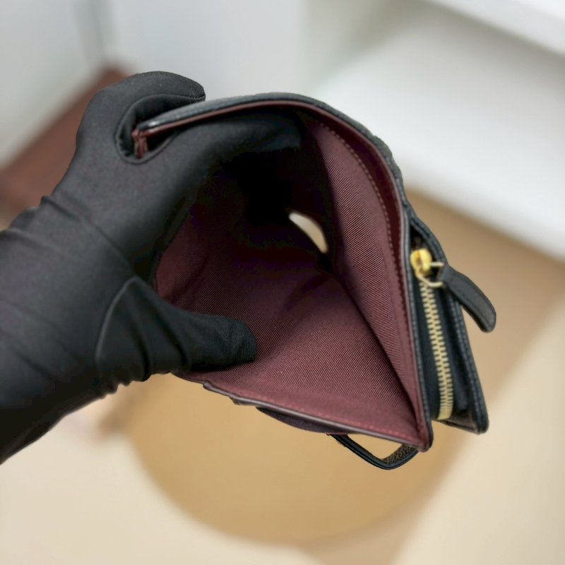 🏷Chanel 香奈兒．Coco 對開中夾-18