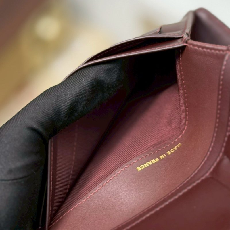 🏷Chanel 香奈兒．Coco 對開中夾-19