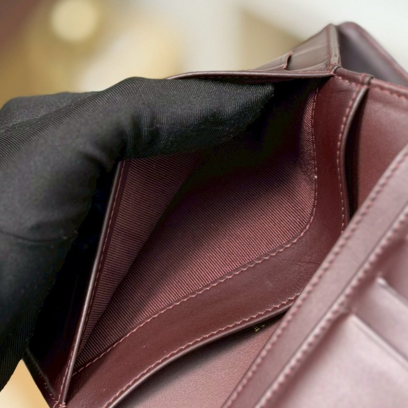 🏷Chanel 香奈兒．Coco 對開中夾-20