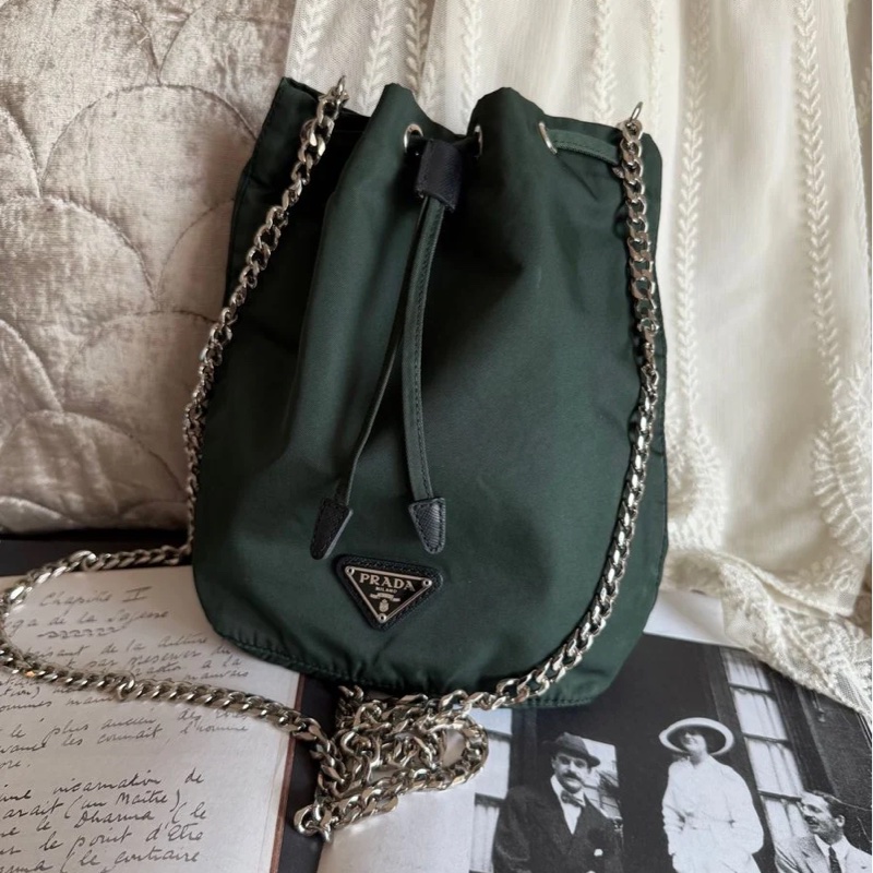 普拉達 Prada 尼龍抽繩水桶包 re nylon 降落傘布 斜背包 綠色-0