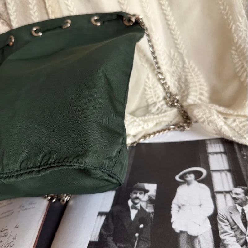 普拉達 Prada 尼龍抽繩水桶包 re nylon 降落傘布 斜背包 綠色-6