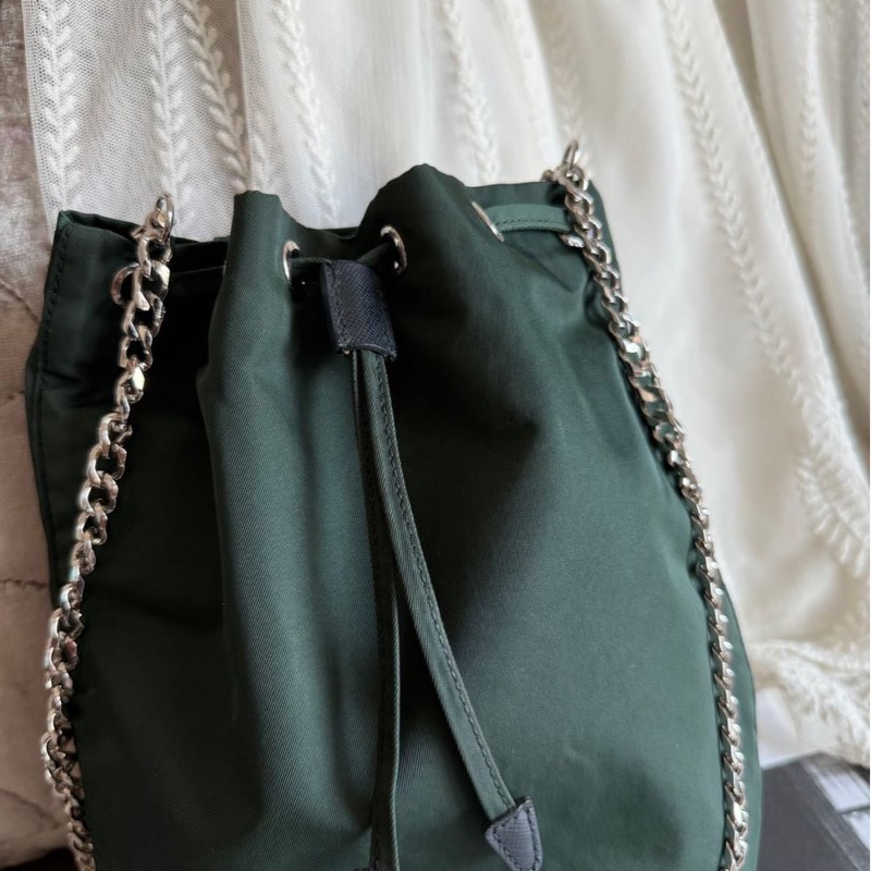 普拉達 Prada 尼龍抽繩水桶包 re nylon 降落傘布 斜背包 綠色-7