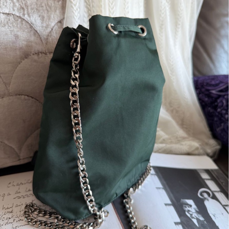 普拉達 Prada 尼龍抽繩水桶包 re nylon 降落傘布 斜背包 綠色-12