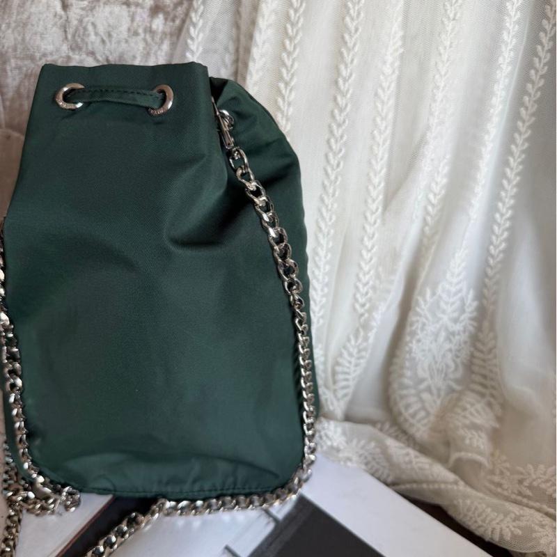 普拉達 Prada 尼龍抽繩水桶包 re nylon 降落傘布 斜背包 綠色-13