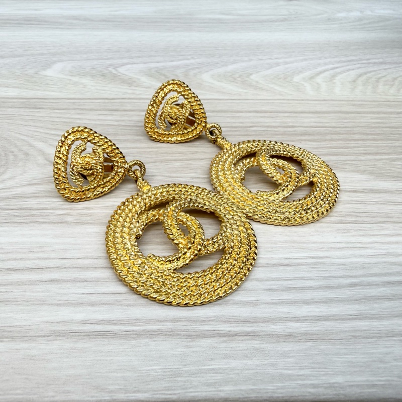 CHANEL金色vintage圓形簍空雙C耳夾 復古-2