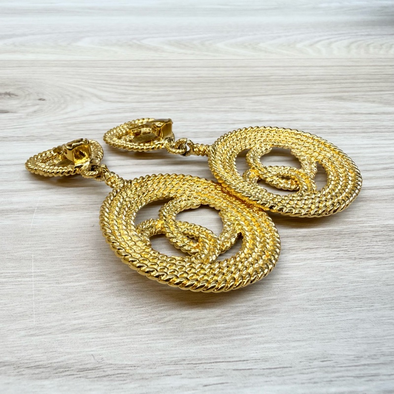 CHANEL金色vintage圓形簍空雙C耳夾 復古-4