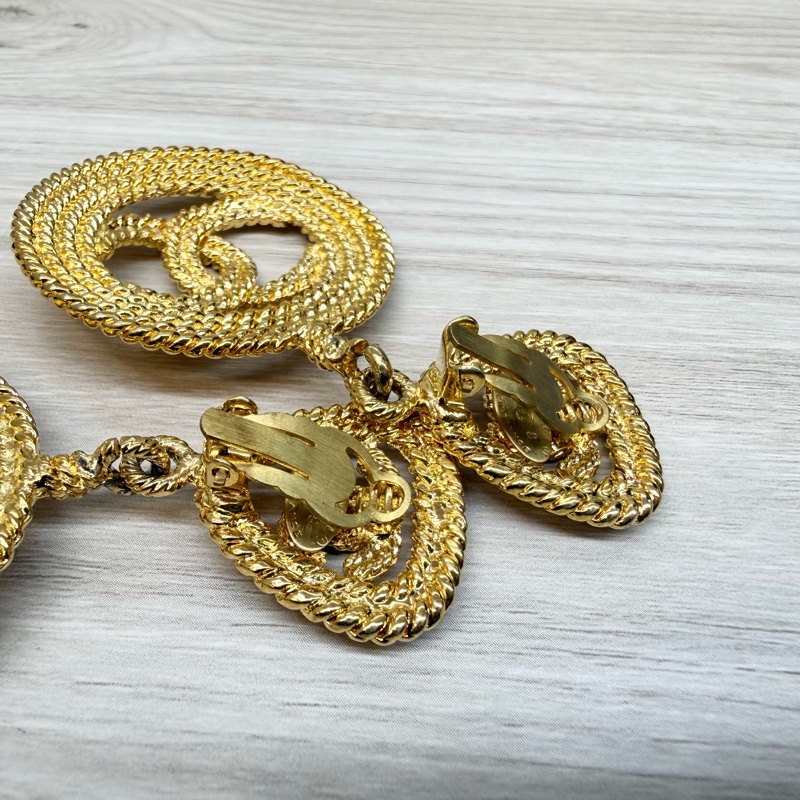 CHANEL金色vintage圓形簍空雙C耳夾 復古-6