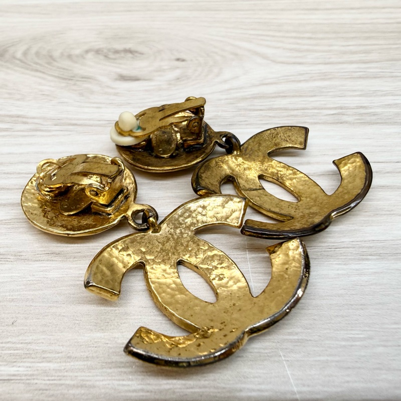 CHANEL金圓牌vintage雙C耳夾 復古-6