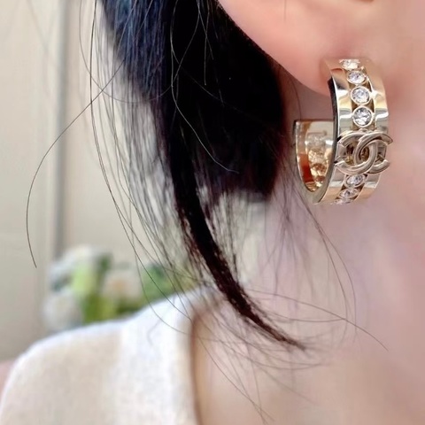 Chanel淡金半圓13顆水鑽雙C耳環