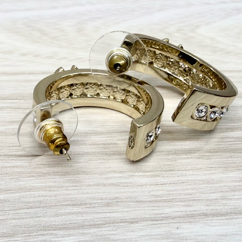 Chanel淡金半圓13顆水鑽雙C耳環-9