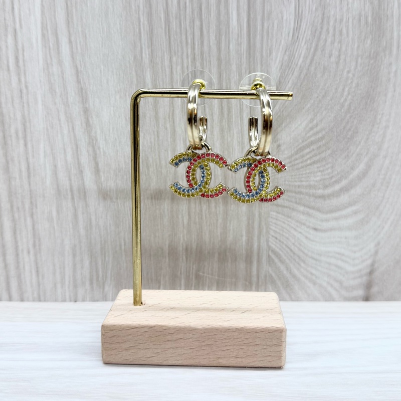 CHANEL淡金拚彩鑽雙C半圓垂墜耳環AB9875-2