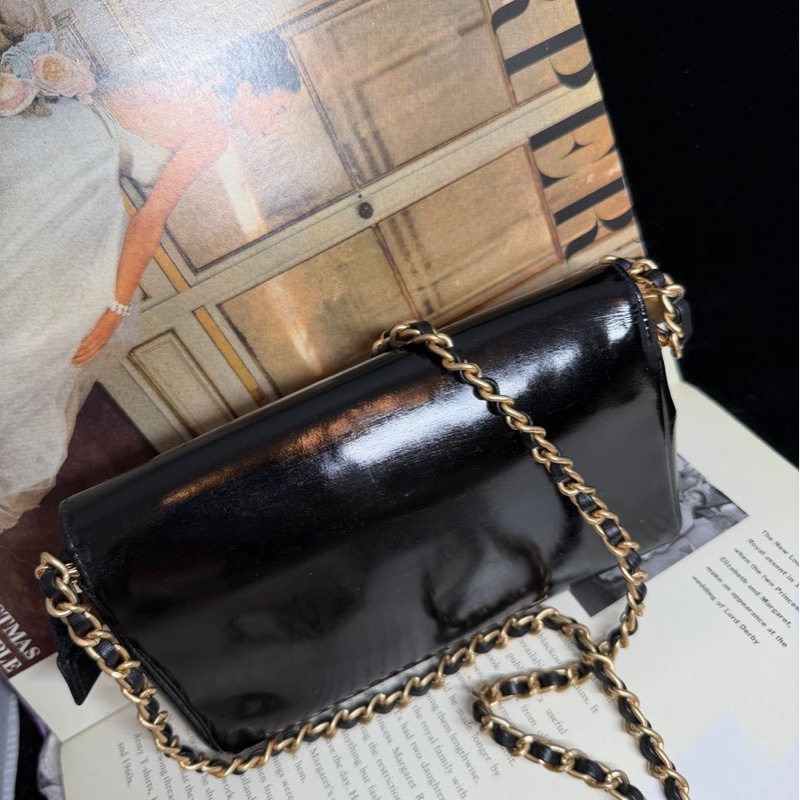 香奈兒 黑色皮革 漆皮皮革 連鏡子小包 化妝包 鏈條 chanel WOC / 側背包/斜背包-2