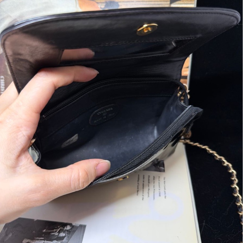 香奈兒 黑色皮革 漆皮皮革 連鏡子小包 化妝包 鏈條 chanel WOC / 側背包/斜背包-6